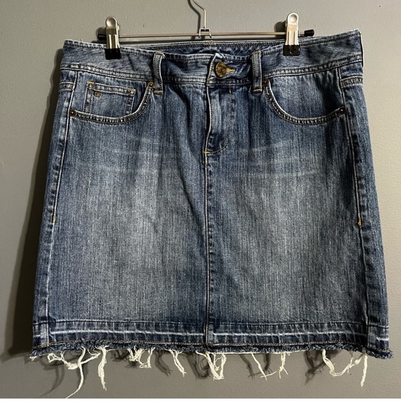 Tommy Hilfiger jean raw hem skirt size 8 - Picture 1 of 4